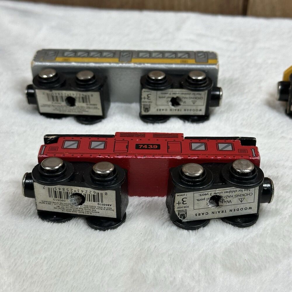 Maison Joseph Battat Yellow Wooden Engine Magnetic Thomas Train Car #379 - Picture 10 of 12